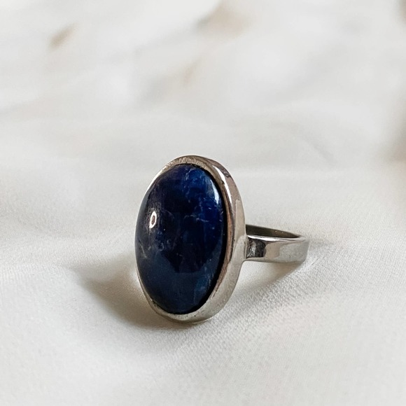 Vintage Jewelry - VTG Silver Oval Navy Blue Stone Ring